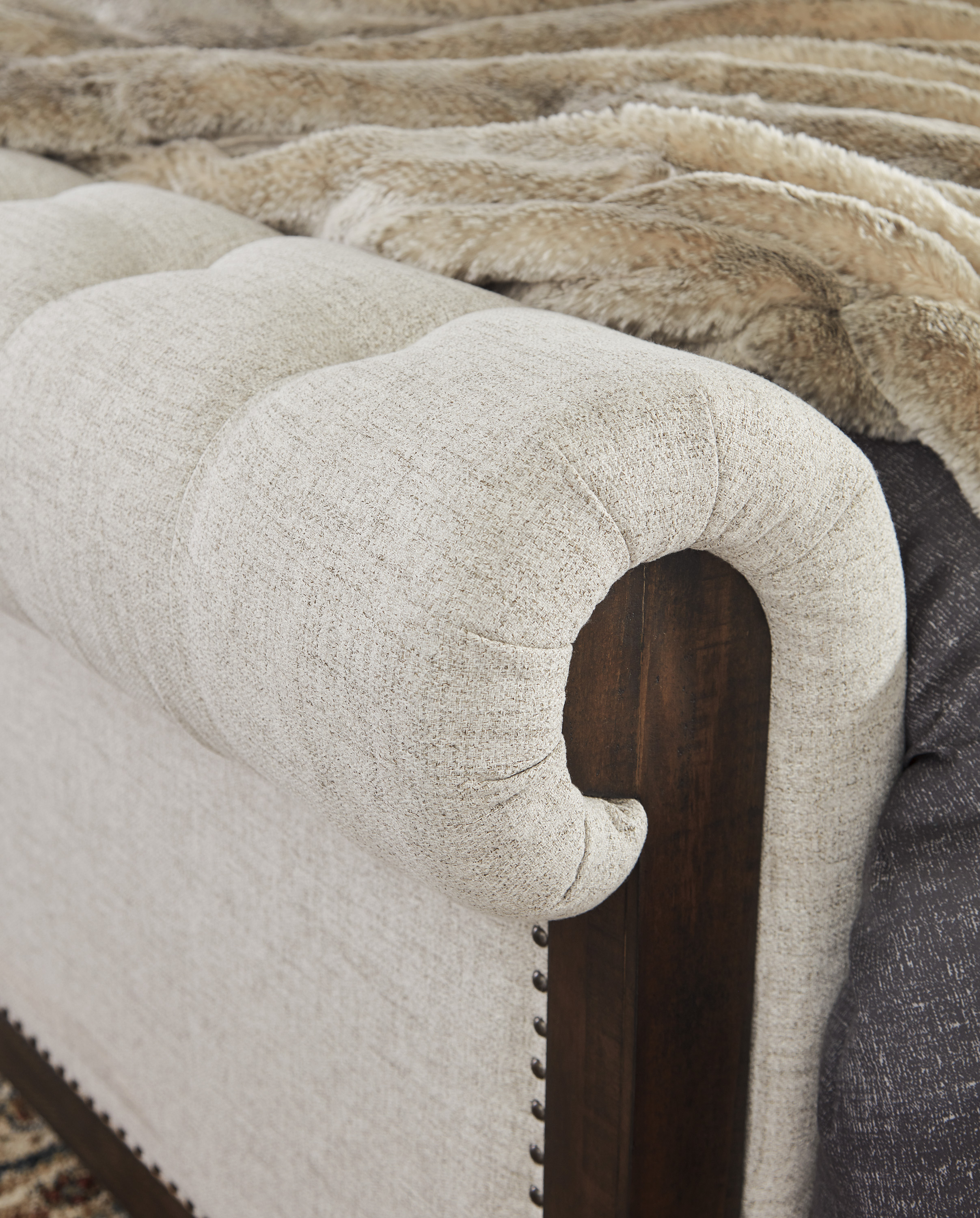 Ashley เตียงนอน ขนาด 6 ฟุต รุ่น HILLCOTT 6ft Bed น้ำตาลอ่อน/น้ำตาลเข้ม