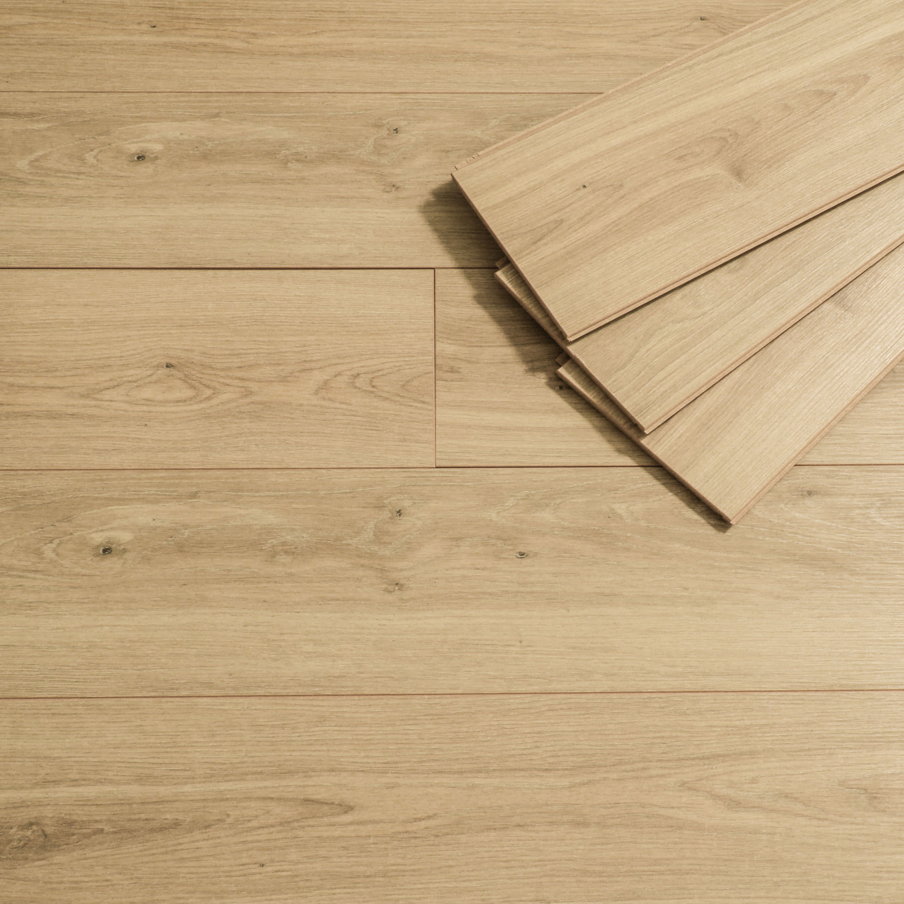 แผ่นไม้ลามิเนต Robusto V-Groove 12 มม. 1375x188x12 มม Harbour-Oak ...