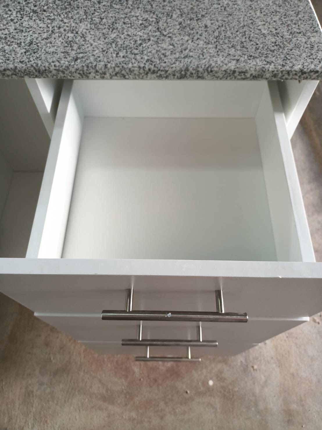 MMC Furniture เค้าเตอร์ครัวท๊อปหินแกรนนิตสั่งผลิตตามแบบประกอบสำเร็จจาก