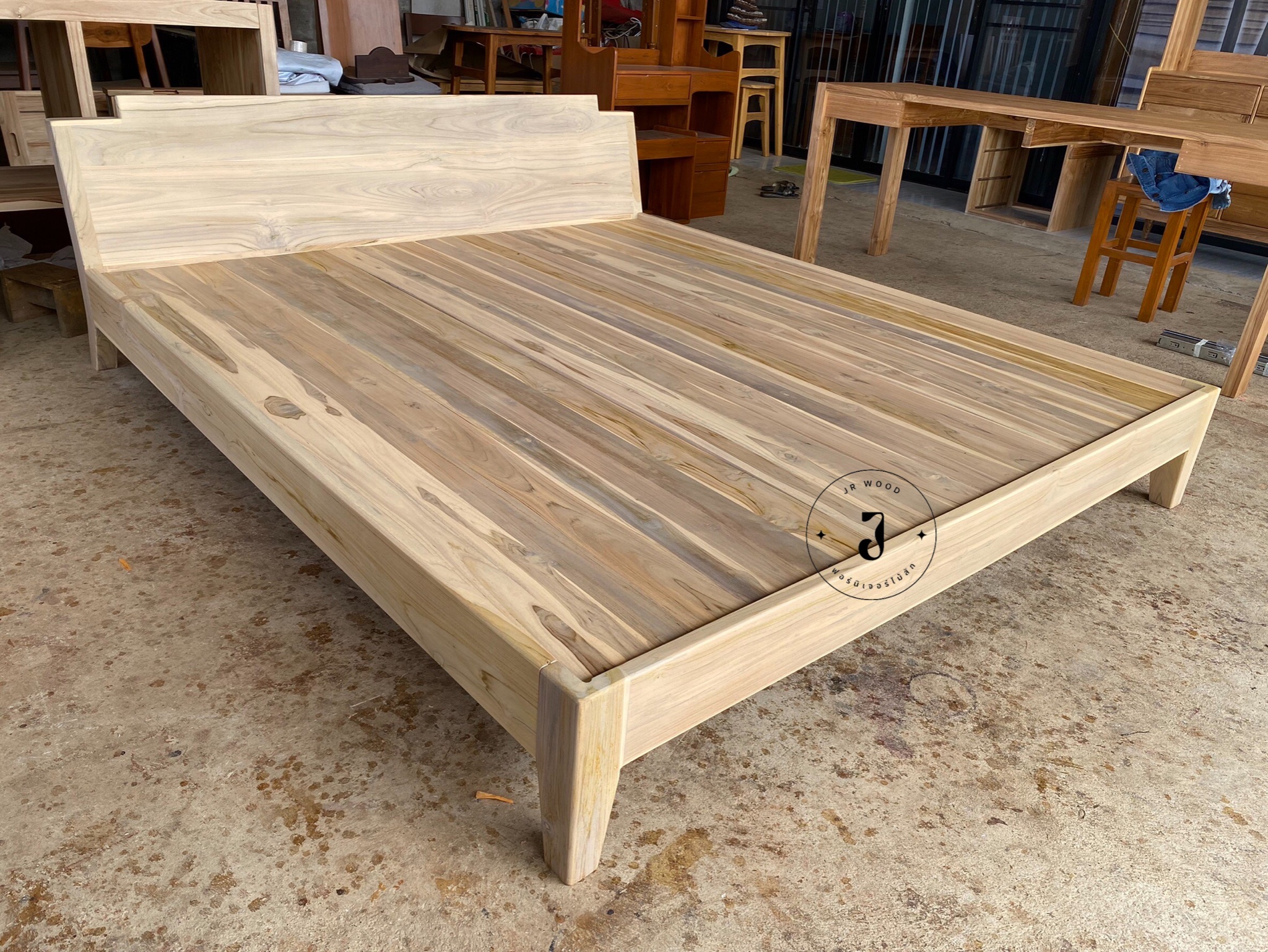 JR Furniture เตียงไม้สักสไตล์มินิมอล ขนาด 5 ฟุต สีมูจิ ThaiPick