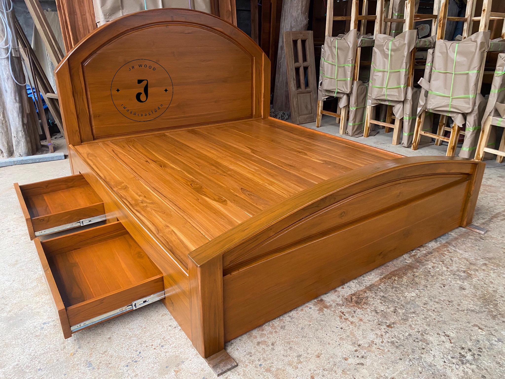 JR Furniture เตียงไม้สัก รุ่นหัวโค้งทึบ ขนาด 5 ฟุต สีสักทอง ThaiPick