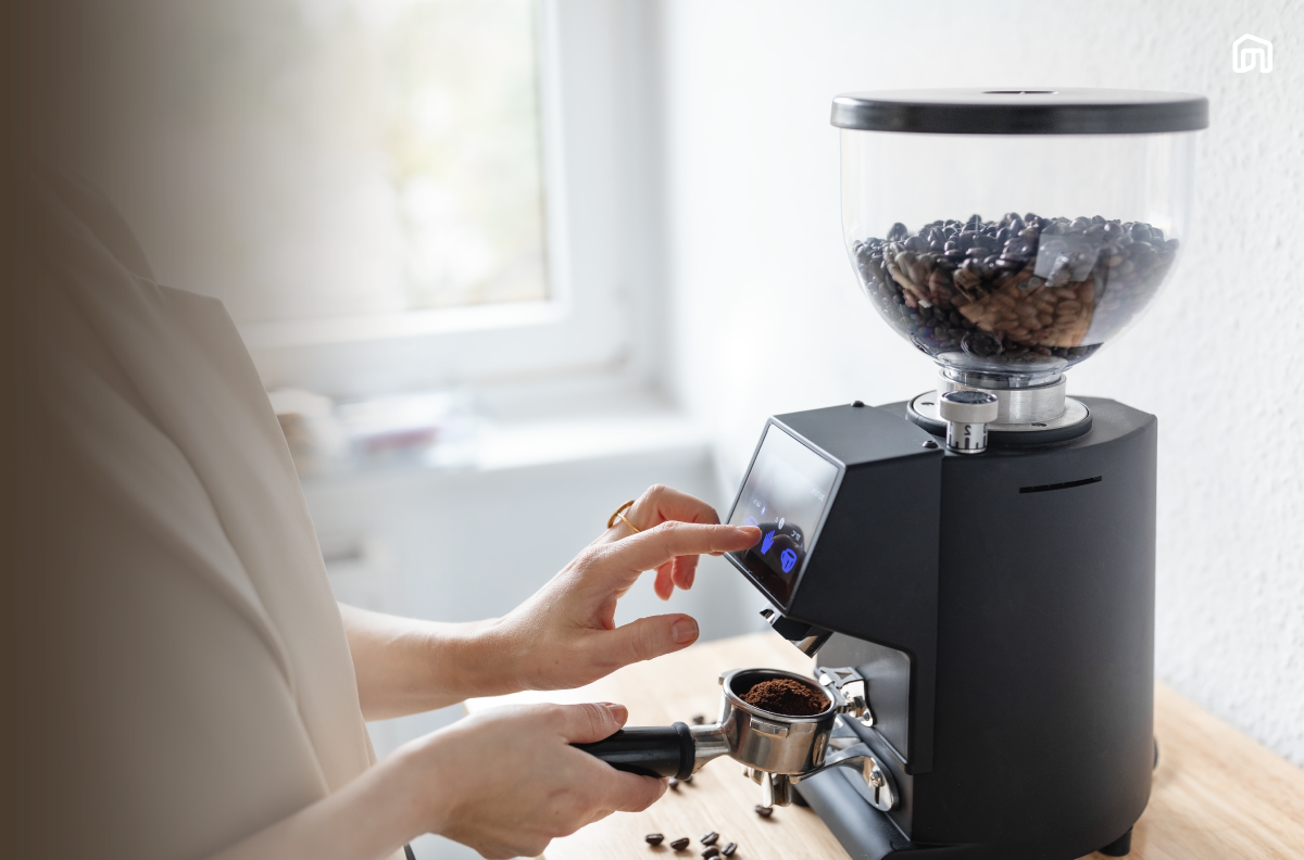 15 เครื่องบดกาแฟไฟฟ้าและมือหมุนน่าใช้ปี 2025 บดดี คุ้มค่า รสชาติกลมกล่อม